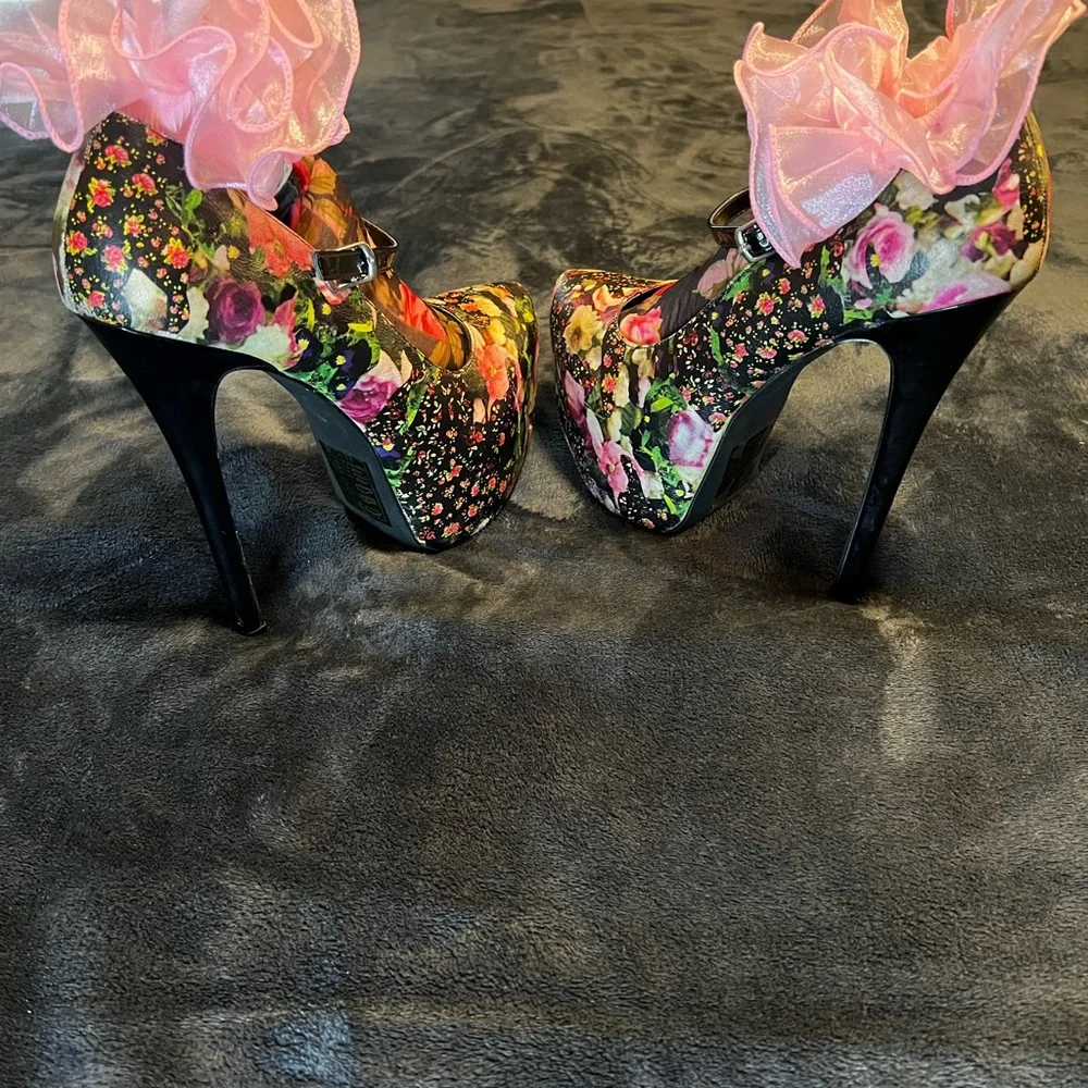 Floral Platform Madison‎ by Shoedazzle Roxy Heels Size 9.5 Women’s